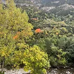 Lejlighed Calmfranc Atico Abuhardillado Con Vistas Al Rio Y La Montana Avistamiento De Ciervos En Pueblo Canfranc
