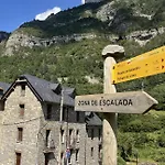 Calmfranc Atico Abuhardillado Con Vistas Al Rio Y La Montana Avistamiento De Ciervos En Pueblo *