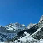 شقة Calmfranc Atico Abuhardillado Con Vistas Al Rio Y La Montana Avistamiento De Ciervos En Pueblo