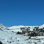Lejlighed Calmfranc Atico Abuhardillado Con Vistas Al Rio Y La Montana Avistamiento De Ciervos En Pueblo *