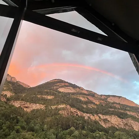 Calmfranc ático Abuhardillado Con Vistas Al Río Y La Montaña Avistamiento De Ciervos En Pueblo Apartamento Canfranc