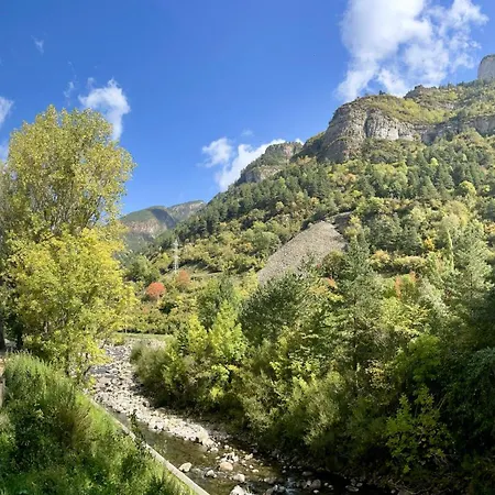 Calmfranc Atico Abuhardillado Con Vistas Al Rio Y La Montana Avistamiento De Ciervos En Pueblo * Canfranc