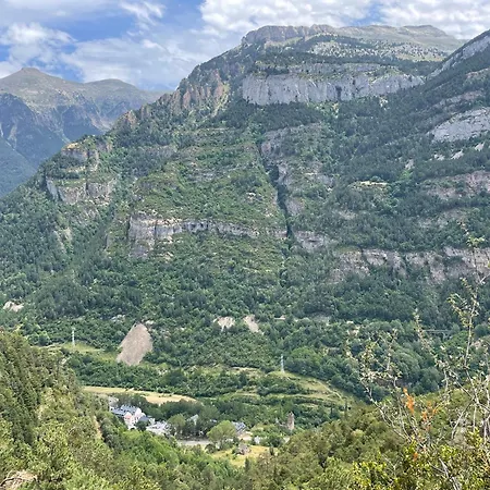 Calmfranc ático Abuhardillado Con Vistas Al Río Y La Montaña Avistamiento De Ciervos En Pueblo Apartamento Canfranc