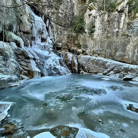 Calmfranc Atico Abuhardillado Con Vistas Al Rio Y La Montana Avistamiento De Ciervos En Pueblo Canfranc