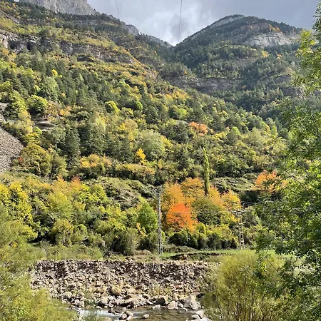 Apartment Calmfranc Atico Abuhardillado Con Vistas Al Rio Y La Montana Avistamiento De Ciervos En Pueblo Canfranc