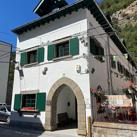Calmfranc Atico Abuhardillado Con Vistas Al Rio Y La Montana Avistamiento De Ciervos En Pueblo