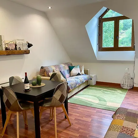 Calmfranc Atico Abuhardillado Con Vistas Al Rio Y La Montana Avistamiento De Ciervos En Pueblo