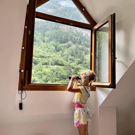 Calmfranc Atico Abuhardillado Con Vistas Al Rio Y La Montana Avistamiento De Ciervos En Pueblo アパート *