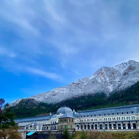 Calmfranc Atico Abuhardillado Con Vistas Al Rio Y La Montana Avistamiento De Ciervos En Pueblo * Canfranc