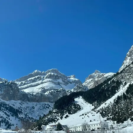 アパート Calmfranc Atico Abuhardillado Con Vistas Al Rio Y La Montana Avistamiento De Ciervos En Pueblo