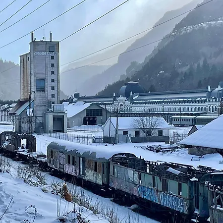 Calmfranc Atico Abuhardillado Con Vistas Al Rio Y La Montana Avistamiento De Ciervos En Pueblo アパート