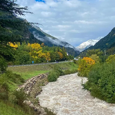 Apartamento Calmfranc ático Abuhardillado Con Vistas Al Río Y La Montaña Avistamiento De Ciervos En Pueblo *