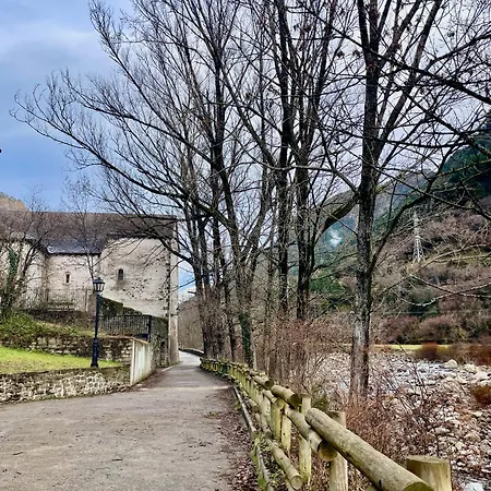 Calmfranc Atico Abuhardillado Con Vistas Al Rio Y La Montana Avistamiento De Ciervos En Pueblo Apartment *