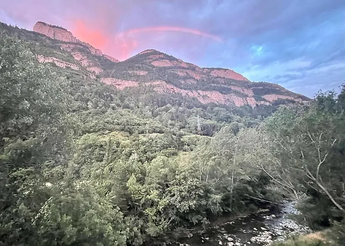 Apartman Calmfranc Atico Abuhardillado Con Vistas Al Rio Y La Montana Avistamiento De Ciervos En Pueblo *