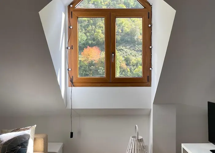 Calmfranc Atico Abuhardillado Con Vistas Al Rio Y La Montana Avistamiento De Ciervos En Pueblo Apartman