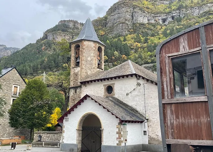 Calmfranc Atico Abuhardillado Con Vistas Al Rio Y La Montana Avistamiento De Ciervos En Pueblo * Canfranc