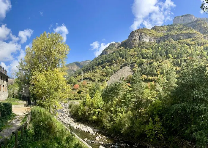 Calmfranc Atico Abuhardillado Con Vistas Al Rio Y La Montana Avistamiento De Ciervos En Pueblo * Canfranc