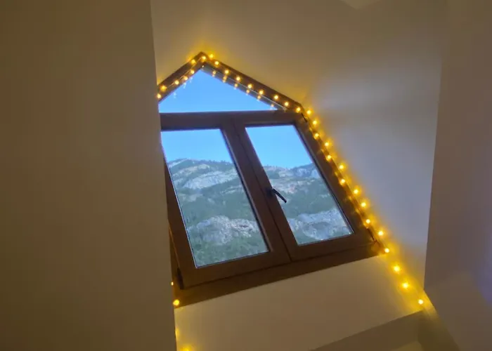 Calmfranc Atico Abuhardillado Con Vistas Al Rio Y La Montana Avistamiento De Ciervos En Pueblo