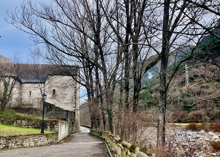 Calmfranc Atico Abuhardillado Con Vistas Al Rio Y La Montana Avistamiento De Ciervos En Pueblo Apartman *